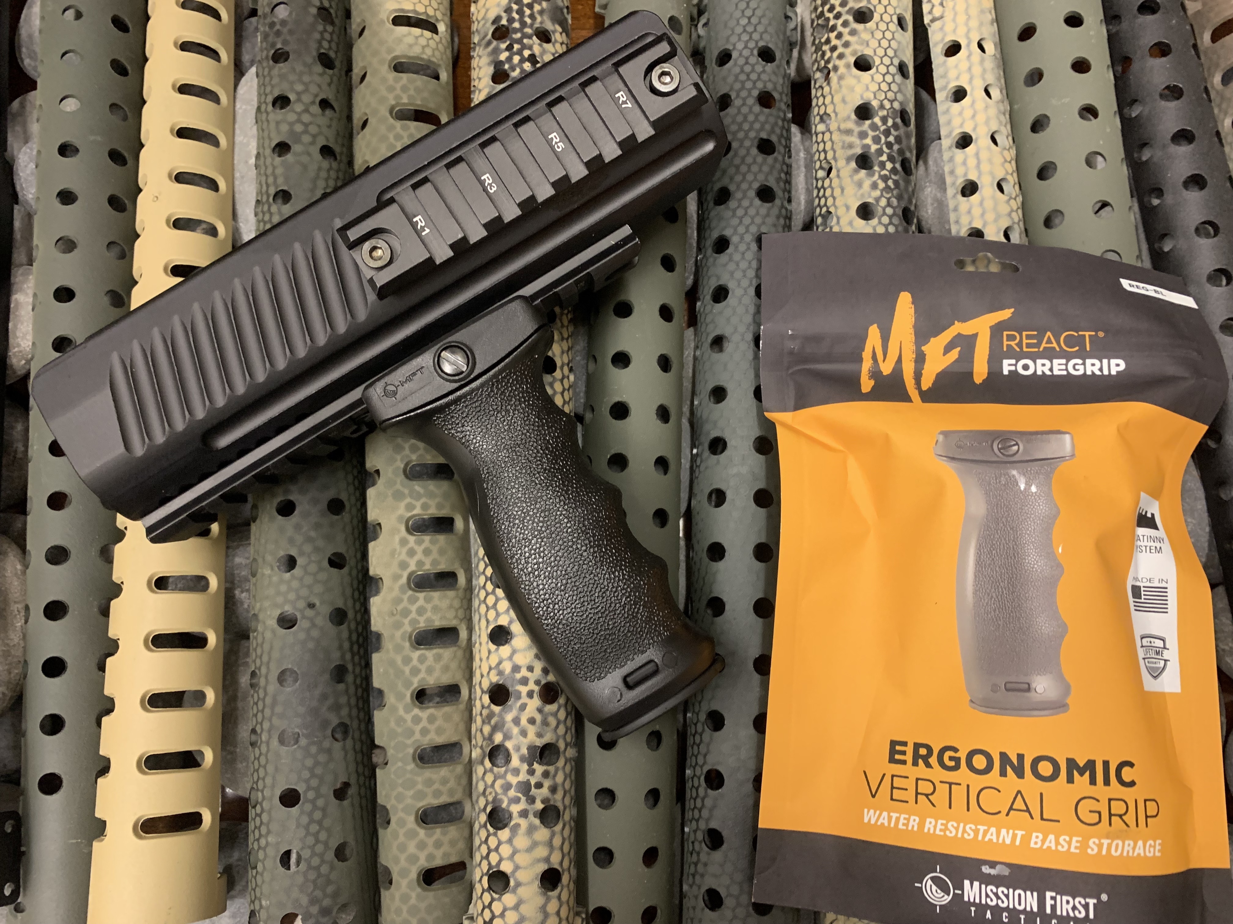 870 Remington Milled Aluminum Forend + MFT Short Vertical STUB Grip-img-1